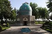 محوطه آرامگاه در باغی محصور است.