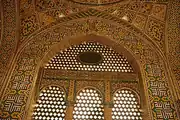نمایی از دیوارها