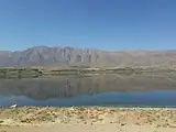 نمایی از دریاچه سد چغاخور در امام زاده حمزه علی