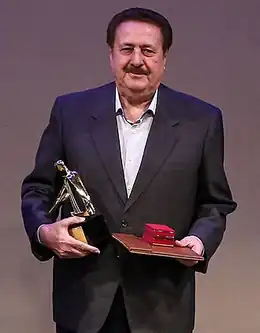 کریم صالح عظیمی در مراسم اختتامیه سی و چهارمین جشنواره موسیقی فجر تالار وحدت تهران ۱۳۹۷/۱۱/۳۰