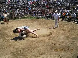 کشتی با چوخه در گود کشتی پهلوان سخدری روستای حاجیآباد زبرخان