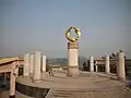 تندیس فنگ‌هوانگ در کوه فنگ‌هوانگ، فنگ‌چنگ، لیائونینگ.