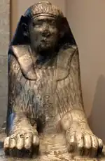 ابوالهول کوچک از جنس گنیس، که نام آمنمحات چهارم بر آن نقش شده، در دورهٔ بطلمیوسی بازتراشی شده است و اکنون در موزه بریتانیا به نمایش گذاشته شده است.