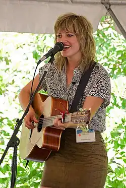 آنا میچل در Newford SummerfestJuly 4, 2010