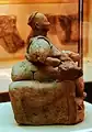 الهه مادر، نمای جانبی