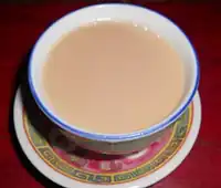 چای کره با برگ چای، کرهٔ یاک و نمک تهیه می‌شود.