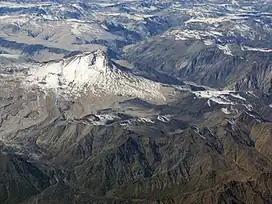 نمای هوایی از سرو آزول (آتشفشان شیلی)