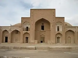 نمای بیرونی مدرسه علیا، ساخته شده در دوره صفوی
