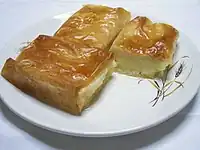 گالاکتوبورکو دسری از کاستارد سمولینا در خمیر فیلو است.