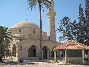مسجد لارنکا کبیر این مسجد در بخش جنوبی جزیره واقع شده‌است