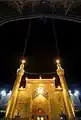 نمای ایوان و گل‌دسته‌های طلا