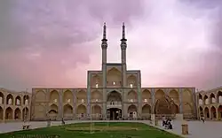 نمای کامل‌تر از مجموعه امیرچخماق