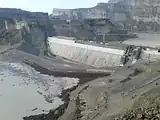 سد و دیواره جلویی در حال ساخت