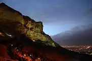 نمای کوه صفه و شهر اصفهان از تله‌کابین کوه صفه -