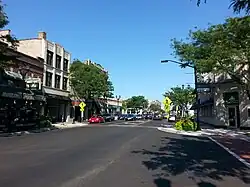 خیابان مدیسون، واقع در مرکز شهر فورست پارک