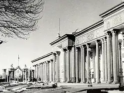 نمای روبرویی عمارت بهارستان