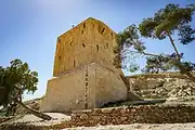 برج زنان در صومعهٔ مار سابا؛ تنها ساختمانی که زنان اجازهٔ ورود به آن را دارند.