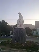 پیکرهٔ مولوی کرد در شهر سنندج، چهارراه صفری، اثر هادی ضیاءالدینی.