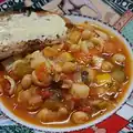 مینسترونه با نان