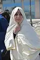 حایک وهرانی و شیوه پوشیدنی که چهره نمایان است.
