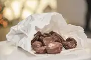 آلو با روکش شکلاتی