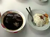 سوپ سیاه راوون (چپ)، از سورابایا.