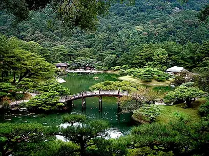 نمایی از یک باغ ژاپنی