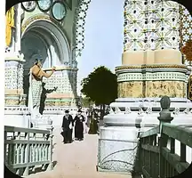جزئیات ورودی دروازهٔ یادبود