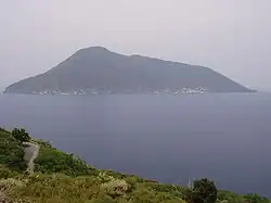 A view of Salina from the island of لیپاری:the near peak is Fossa delle Felci