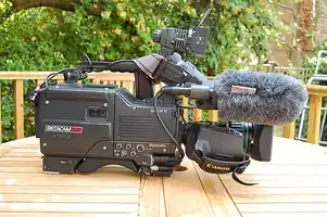 سمت راست یک دوربین سونی مدل BVW-D600P