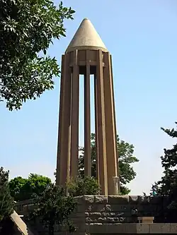 آرامگاه بوعلیسینا
