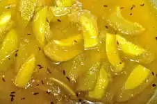 چاتنی تهیه‌شده با انبه نارس