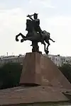 مجسمه وارطان مامیکونیان